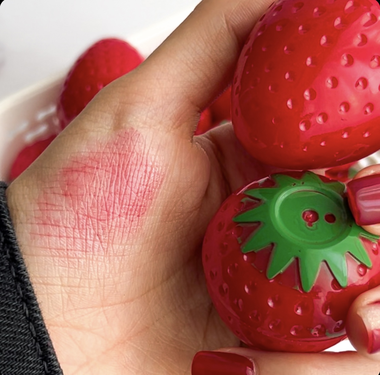 بالم لب توت فرنگی