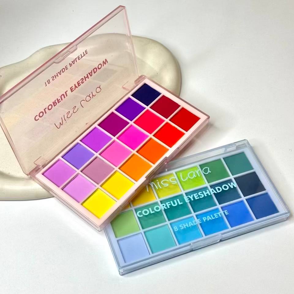 پالت سایه ۱۸ رنگ میس لارا 