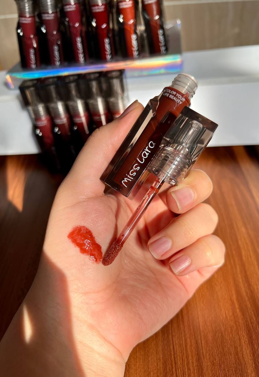 لیپ گلس شیشه ای