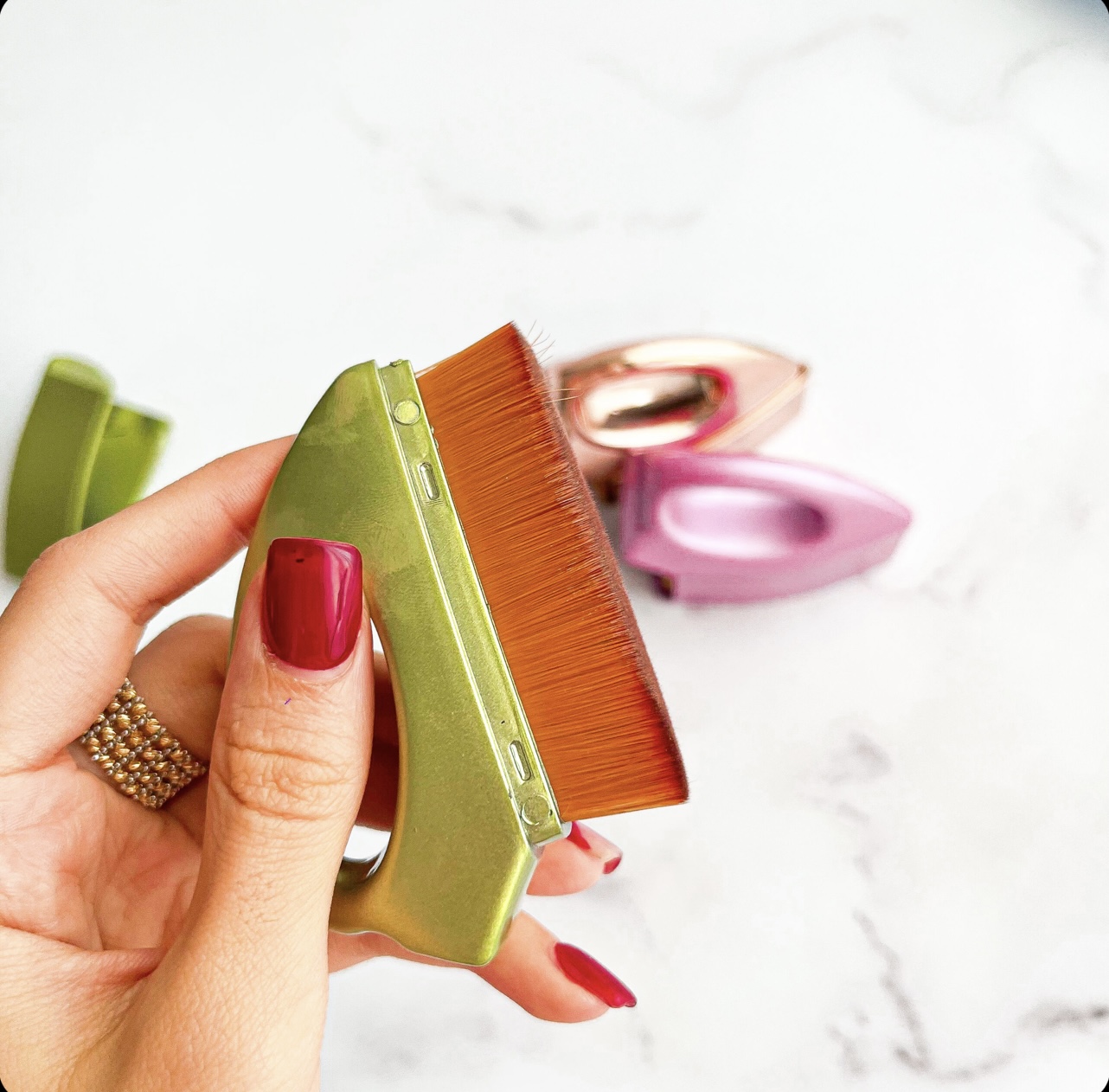 براش جادویی رژگونه وکرمپودر مدل اتو