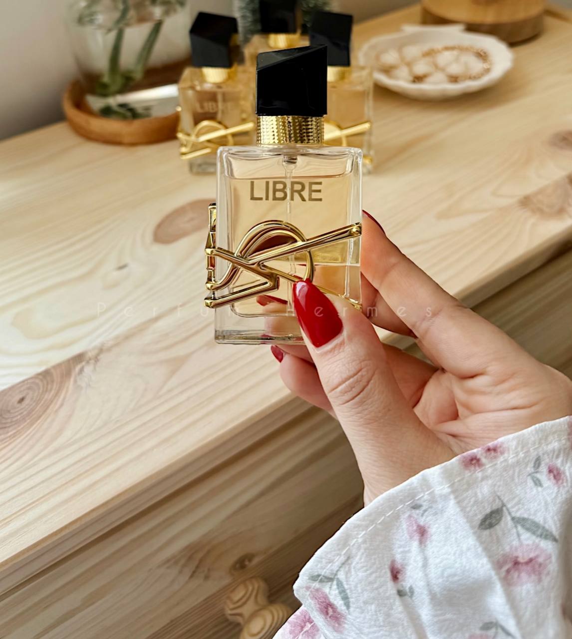 عطر jessica twain  لیبره رایحه ایو سن لورن 