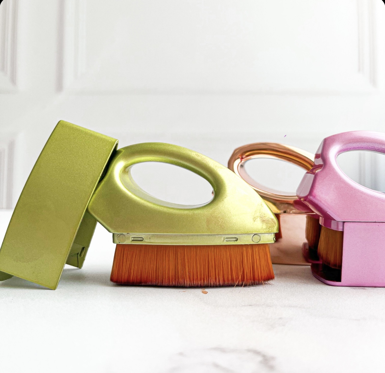 براش جادویی رژگونه وکرمپودر مدل اتو